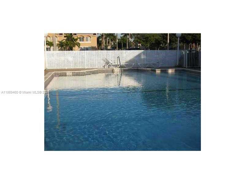 Foto del edificio - 4704 NW 114th Ave