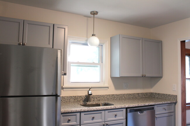 Renovated kitchen with dishwasher - 425 Melrose St