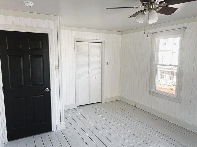 Building Photo - 241 Market St