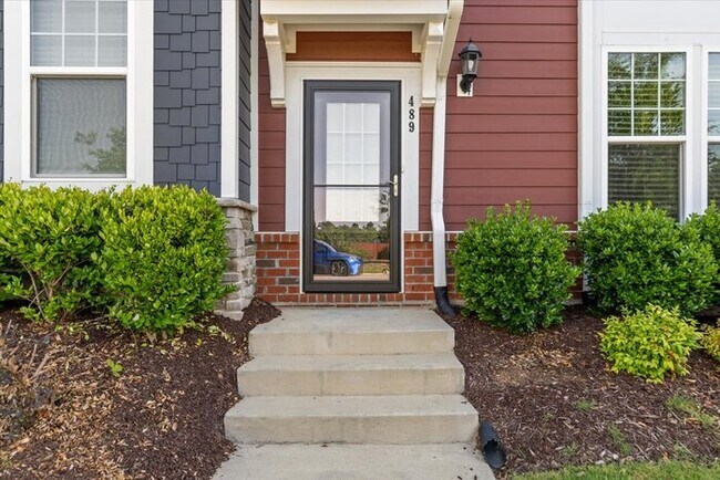 Building Photo - Gorgeous Townhome - Walk to Restaurants an...