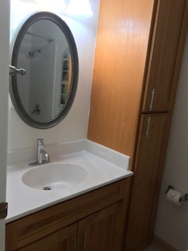 Foto del edificio - Available now - 2 bedroom / 1 bath / 2 par...