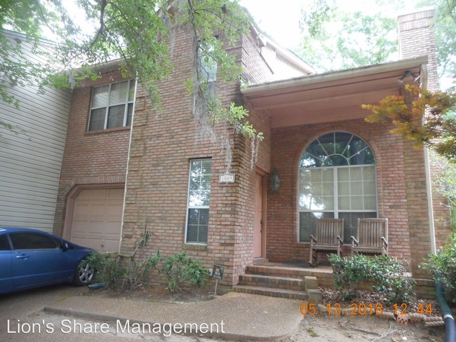 Building Photo - 3 br, 2 bath House - 1009 Myers Park Dr.