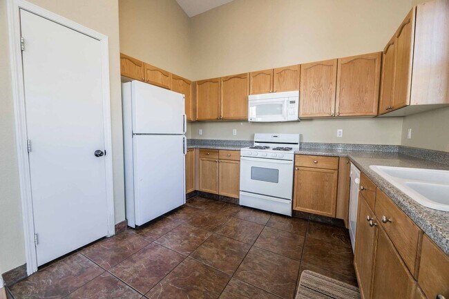 Building Photo - Stunning Single Story in Henderson