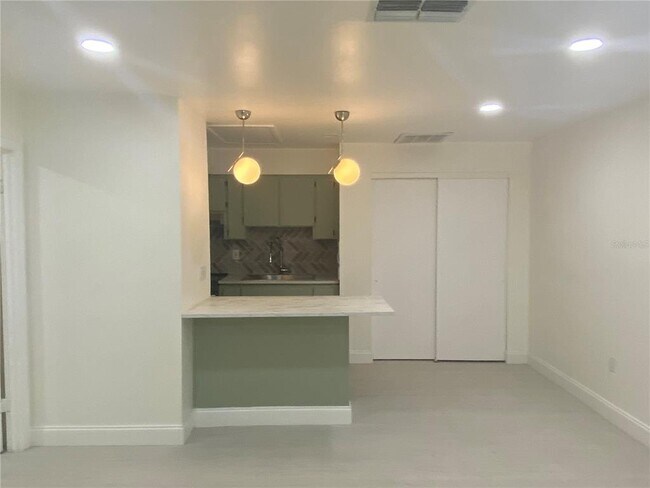 Foto del edificio - 704 Angelina Ln