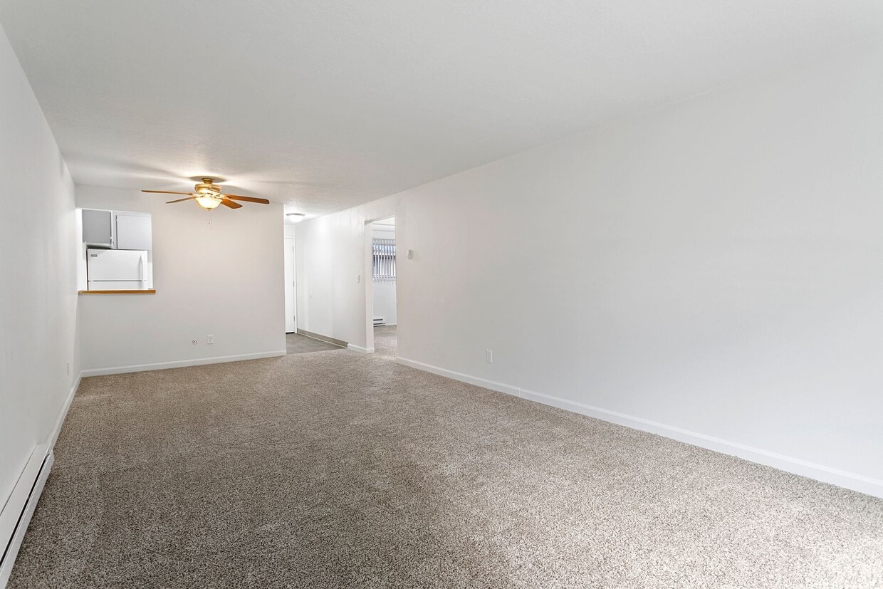 Primary Photo - Beautifully Updated 2 bedroom 1 bath! Pets...