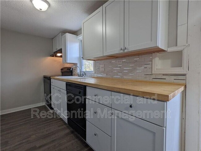 Foto del edificio - 2523 NE 46th Terrace