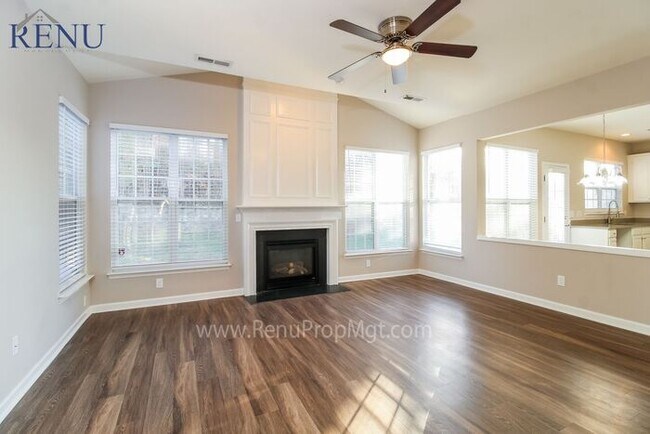 Building Photo - 1566 Pondhaven Dr