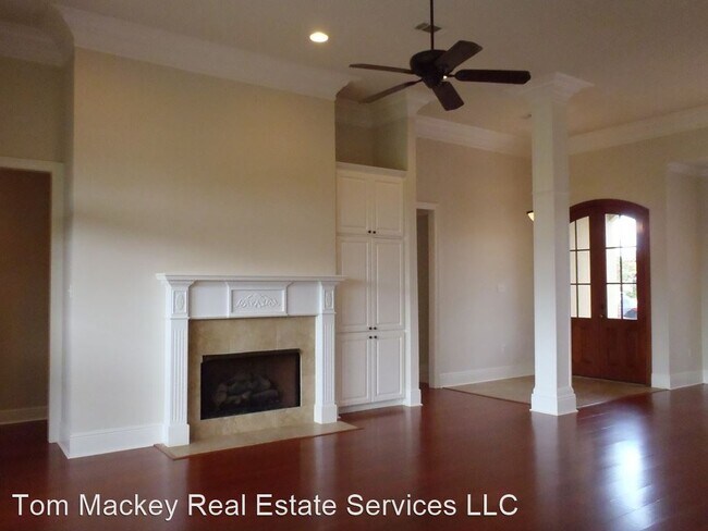 Foto del edificio - 4 br, 3 bath House - 43118 Beacon St.