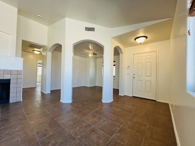 Foto del edificio - "Charming 3-Bedroom Oasis with 2 Full Baths in Buckeye - 1574 Sq Ft of Comfort!"