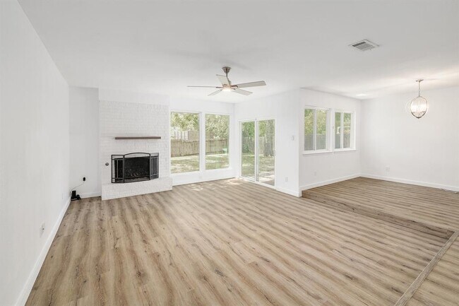 Building Photo - 9905 Chukar Cir