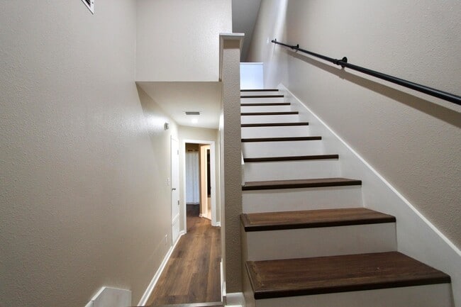 Building Photo - 200 White St