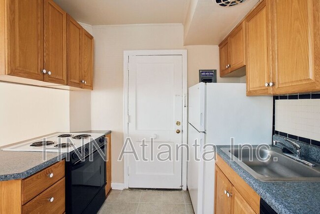 Building Photo - 1082 Briarcliff Rd NE