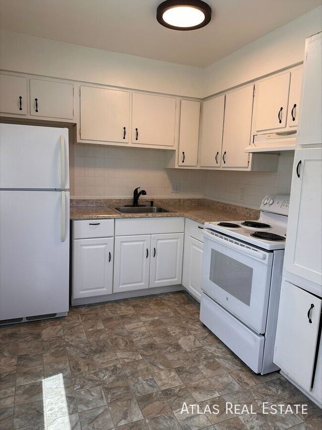 Photo - 551 S Fairfax St Apartment