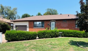 Building Photo - 415 Roanoke Dr