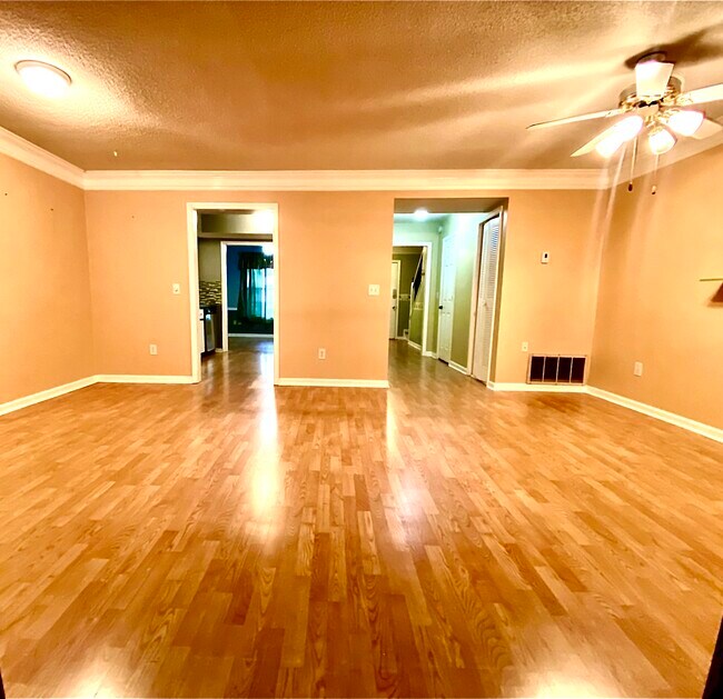 Building Photo - 760 Coventry Township Pl