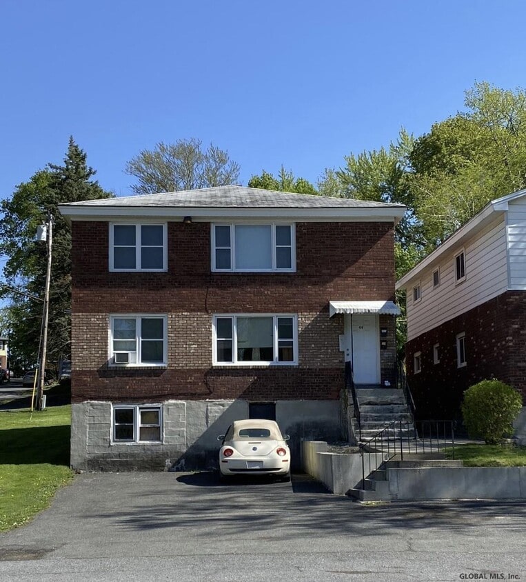 Primary Photo - 44 Hackett Blvd