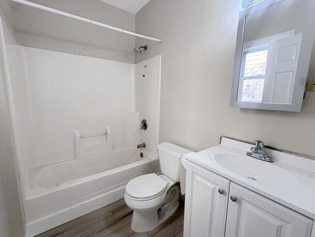 Building Photo - 309 Seward Ave NW