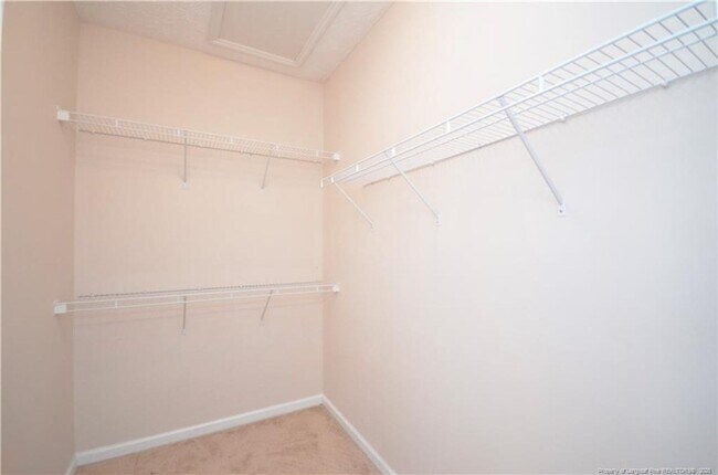 Foto del edificio - 4050 Bardstown Ct