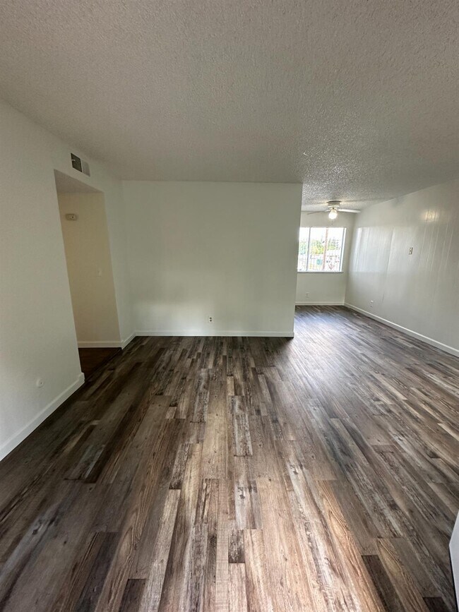 Foto del edificio - 1069 Cherry Ln