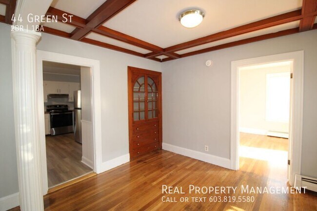 Building Photo - Spacious Recently Updated 2 Bedroom 1 Bath...
