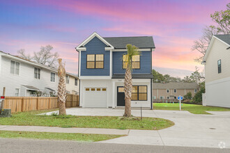 Building Photo - 708 67th Ave N