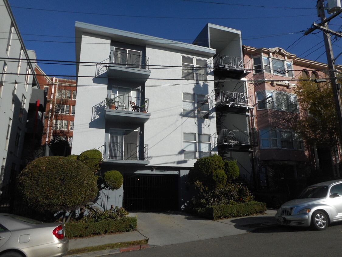 Building Photo - 362 Belmont St