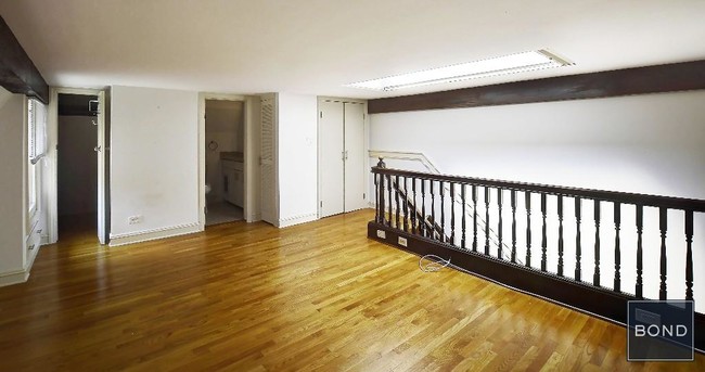 Building Photo - 12 W 68th St
