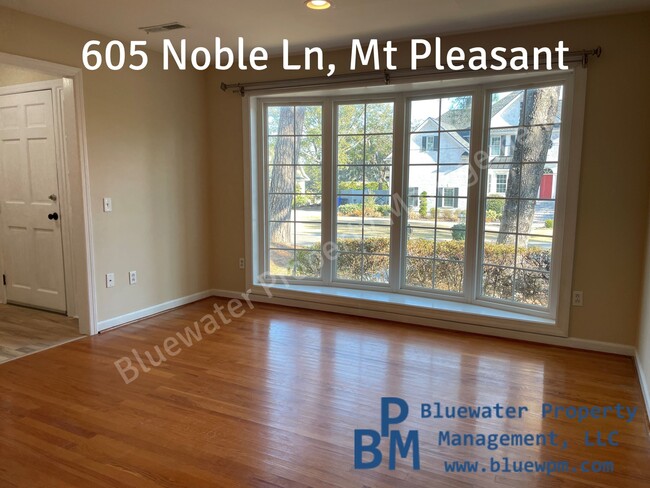 Building Photo - 605 Noble Ln