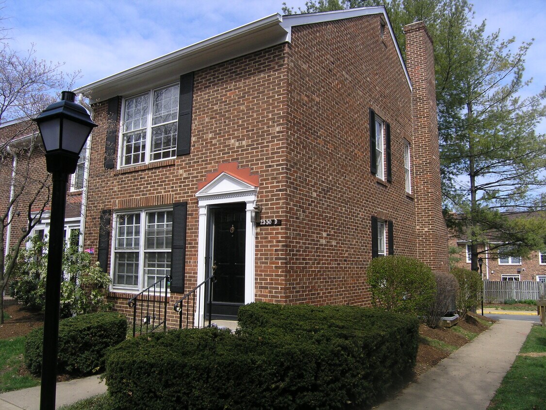 Primary Photo - 2550 D S Arlington Mill Dr