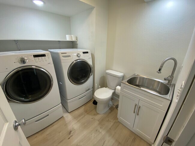 Foto del edificio - 5422 Larkspur Cir