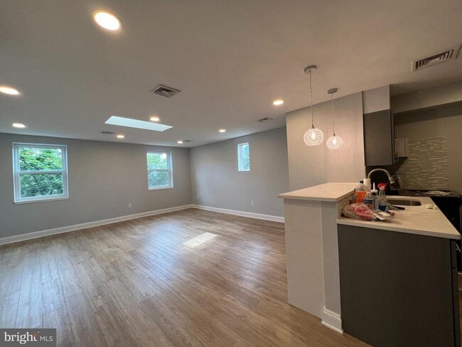 Building Photo - 1939 Mt Vernon St