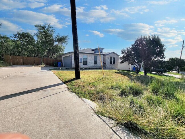 Building Photo - 21813 Surrey Ln