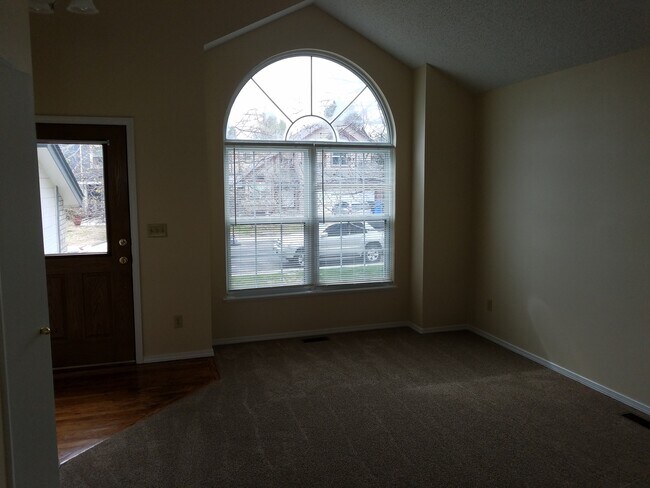 Sala de estar - 5036 Austerlitz Dr