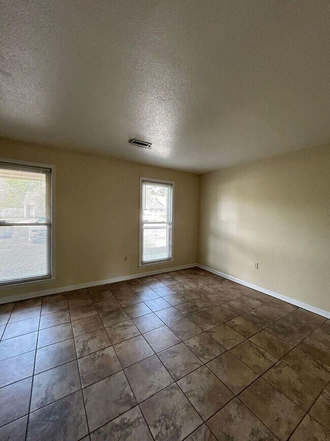 Foto del edificio - Available Now 3Br Townhome Ashely Villas