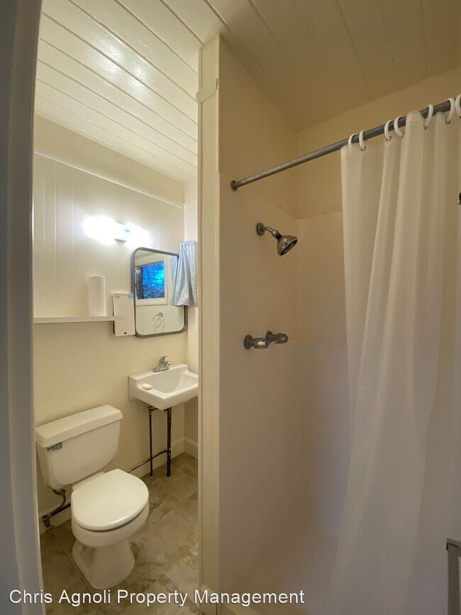 Building Photo - 1 br, 1 bath House - 840 Mission Canyon Ro...