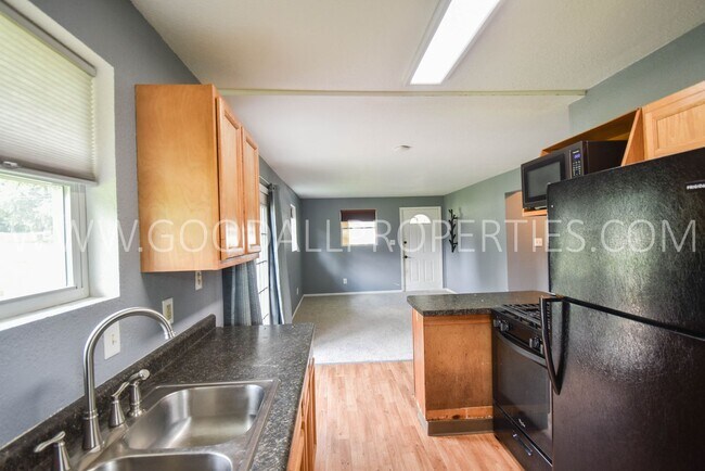 Building Photo - 1 Bedroom, 1 Bath Home In Des Moines