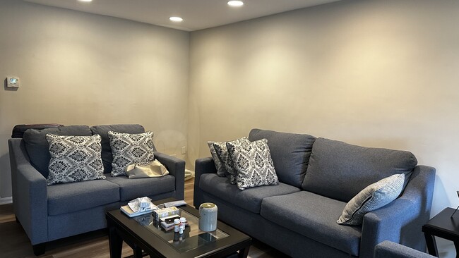 Foto del edificio - 48 Smithfield Ct