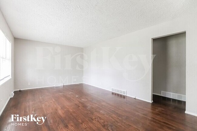 Foto del edificio - 8812 Manchester