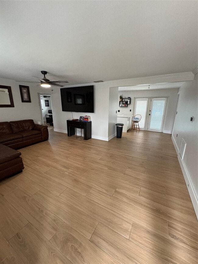 Building Photo - 1501 SW 6th Ave