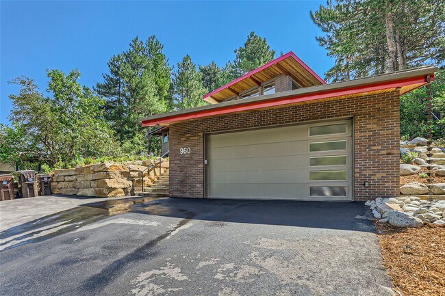 Building Photo - Incredible 5 bed, 3 bath Boulder Mountain ...