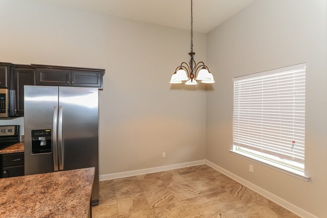 Building Photo - 7911 Hemlock Dr