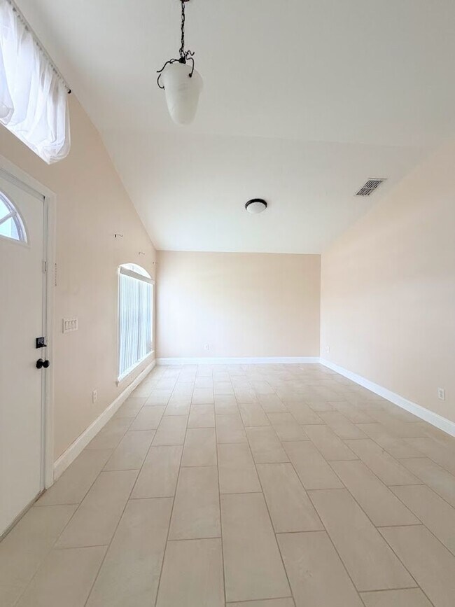Foto del edificio - LOTS OF ROOM IN THIS CUTE 3/2 HOME IN CLERMONT!