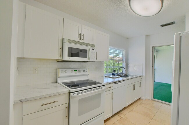 Building Photo - 6618 Via Regina