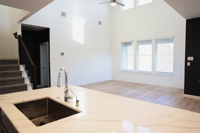 Foto del edificio - 22502 Petrizzi Ln