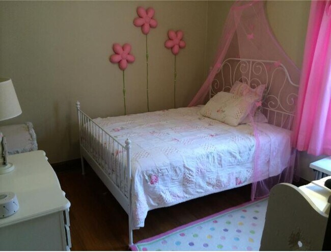 2nd bedroom - 734 S Ridgeland Ave