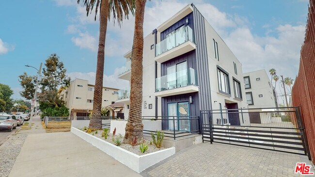 Foto del edificio - 1214 N Orange Dr