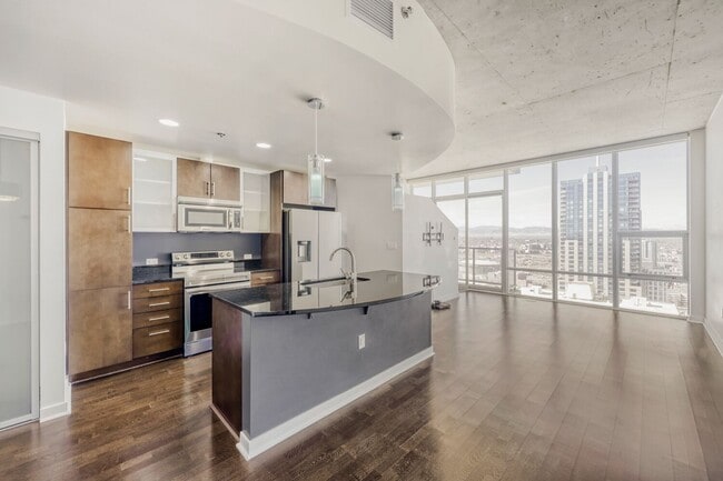 38th Floor Spire Stunner! - 38th Floor Spire Stunner! Apartment