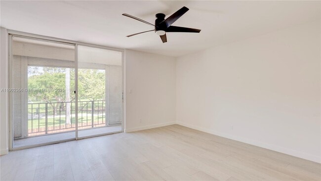 Building Photo - 933 NE 24th Ave