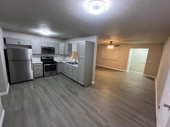 Building Photo - 41 Eastland Dr