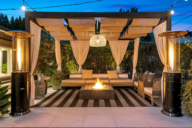 Building Photo - 4716 Tyrone Ave